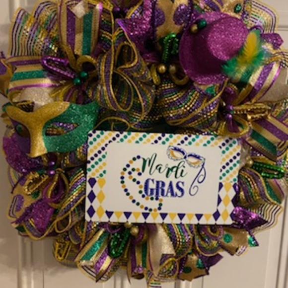 Handmade Mardi Gras mesh wreath - Picture 1 of 3